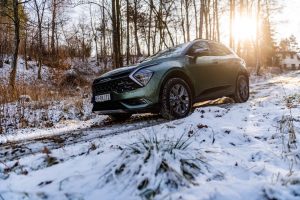 KIA w scenerii zimowej.