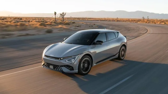 Nowa Kia EV6 facelift – odświeżony crossover elektryczny z charakterystycznym frontem ‘Star Map’, nowymi lampami i sportową sylwetką