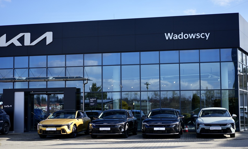 Samochód Kia K4 hatchback.